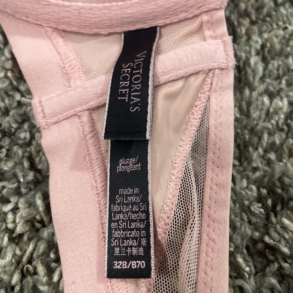 Pink Lace Victorias Secret Bombshell Bra - Picture 5 of 6